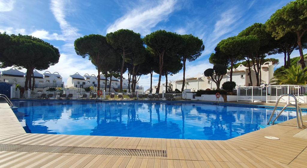 Nice Duplex Home, Marbella, See View, Hotel Resort tesisinde veya buraya yakın yüzme havuzu