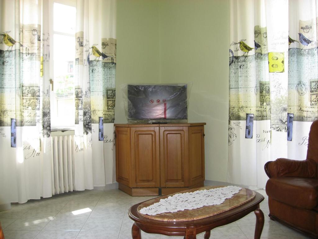 Televízia a/alebo spoločenská miestnosť v ubytovaní Casa Bruno B&B