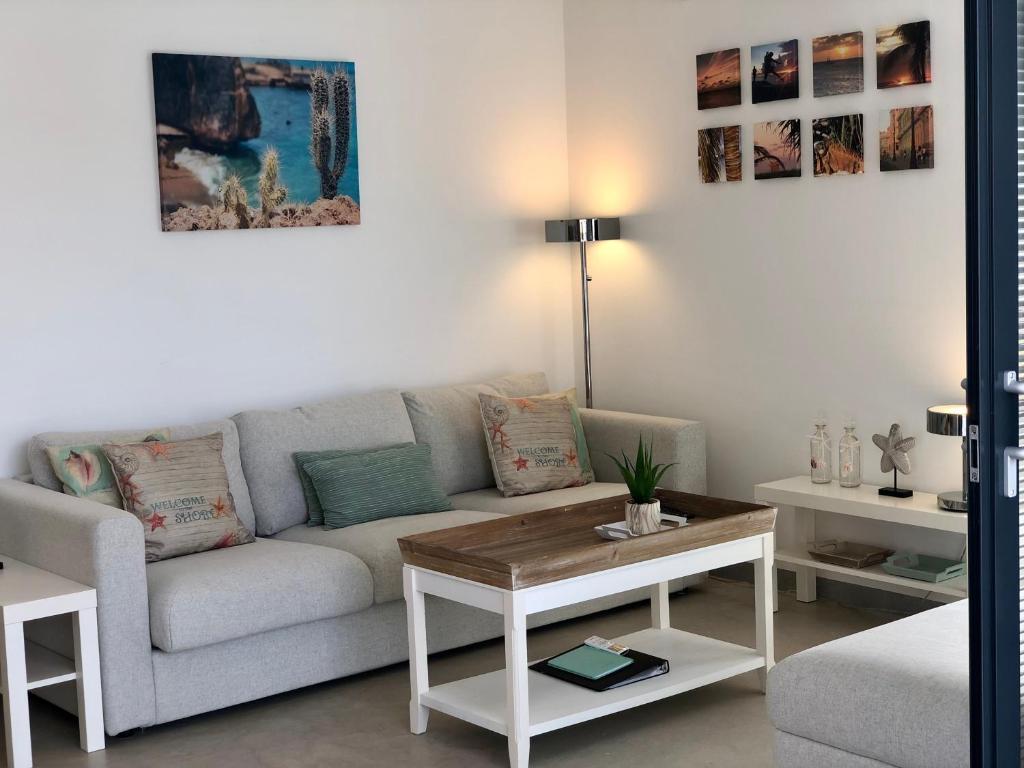 Posezení v ubytování La Vista Luxury Apartment Jan Thiel