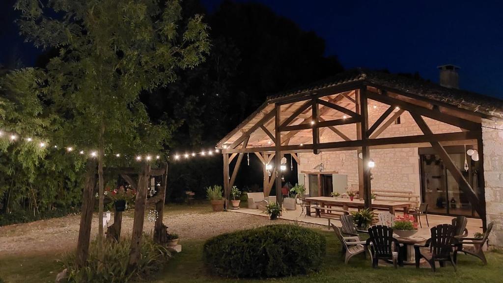 Zahrada ubytování Le Moulin de Bernard