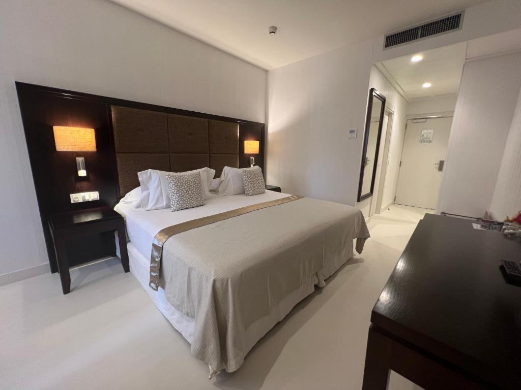 Postel nebo postele na pokoji v ubytování Hotel Saray