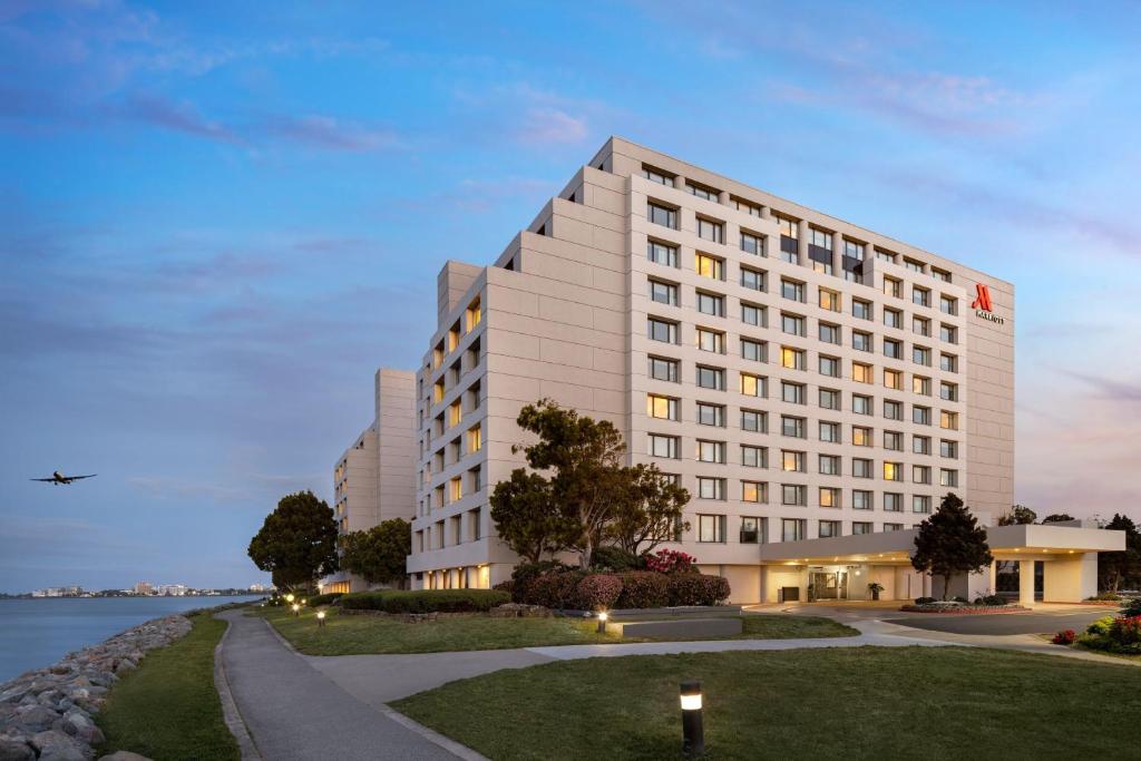 a rendering of a rendering of a hotel at San Francisco Airport Marriott Waterfront in Burlingame