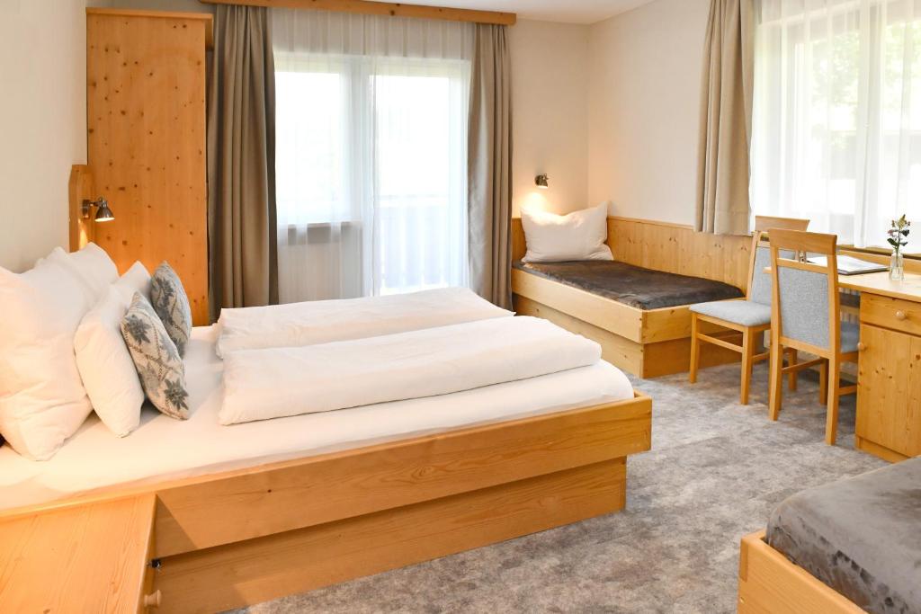 Postel nebo postele na pokoji v ubytování Pension Eichenheim