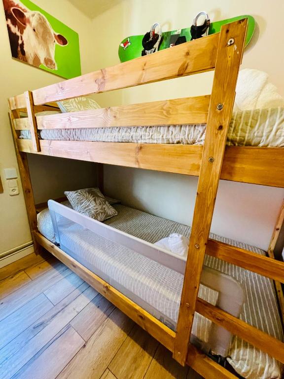 Postel nebo postele na pokoji v ubytování CAL QUEROL 1 - centre