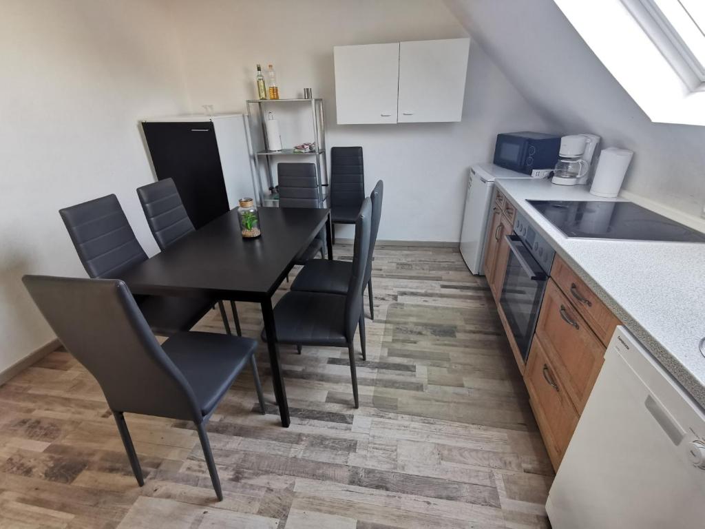 Kuchyň nebo kuchyňský kout v ubytování SOVA Pension Baunatal