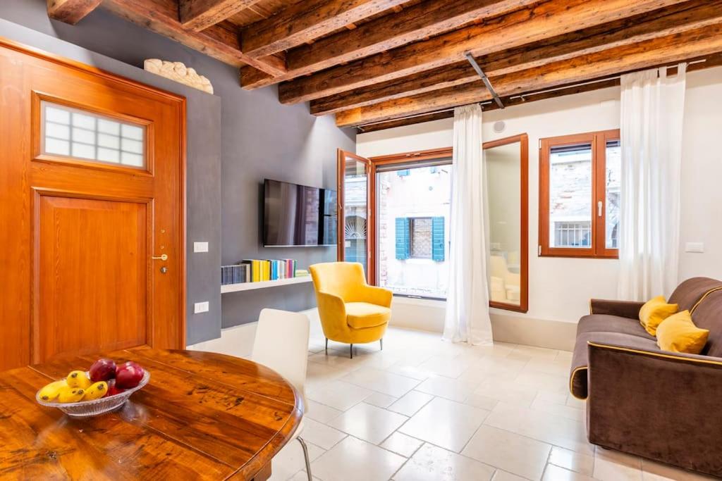 Hotel Dream's door with canal view in Venice, a living room with a table and a couch at Dream's door with canal view in Venice in Venice