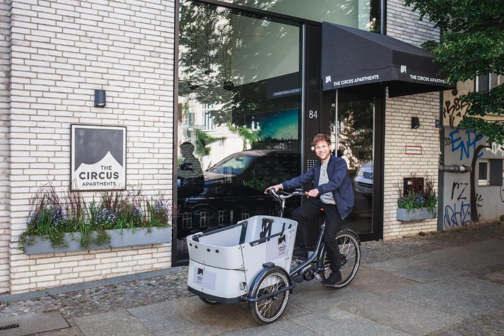 The Circus Apartments - Resim 22