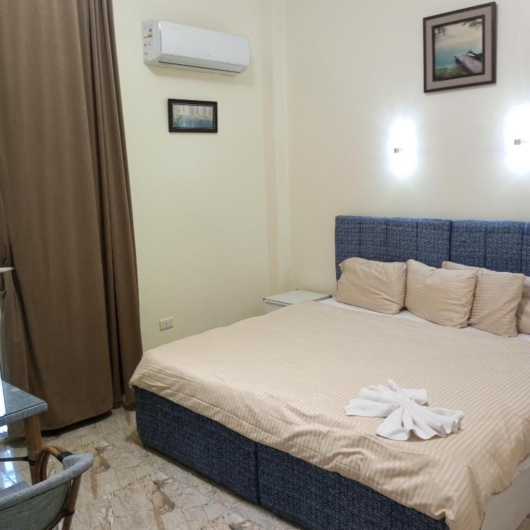 Postel nebo postele na pokoji v ubytování New Panorama Palace