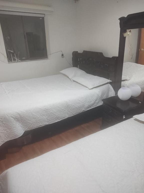 Postel nebo postele na pokoji v ubytování Noras Homestay Laureles