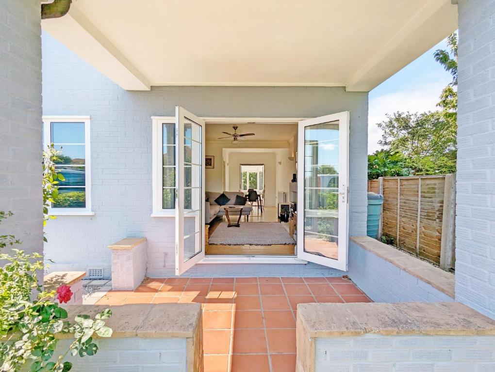 The Beach House Hayling Island, South Hayling (updated prices 2024)