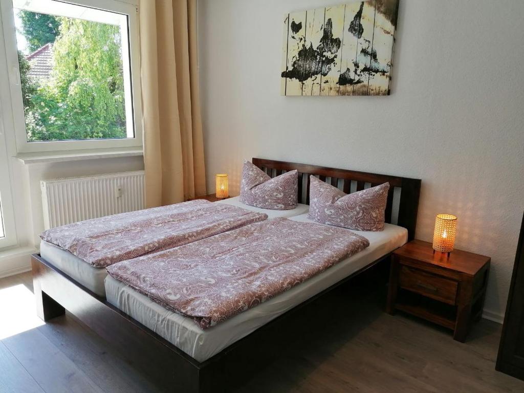 a bedroom with a bed and a window at cozy Apartment in der Nähe der BASF in Lauchhammer