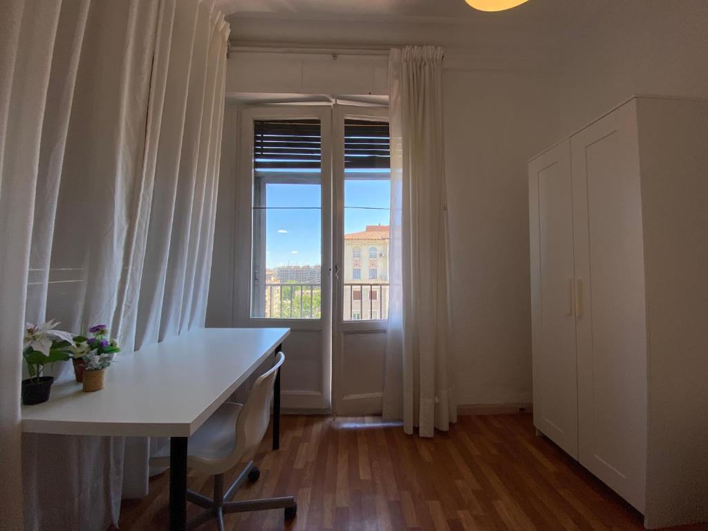Apartamentos Apto COMPLETO 10 Personas CENTRO en Zaragoza, Aragón