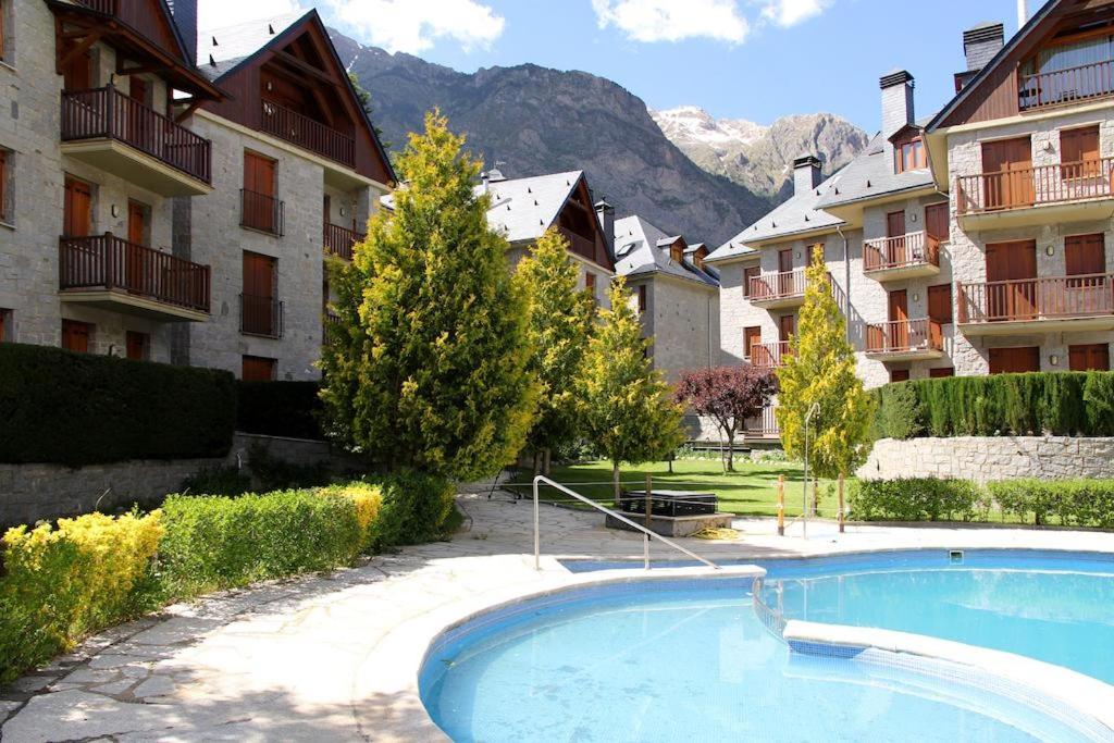 O vedere generală la munți sau o vedere la munte luată de la acest apartament