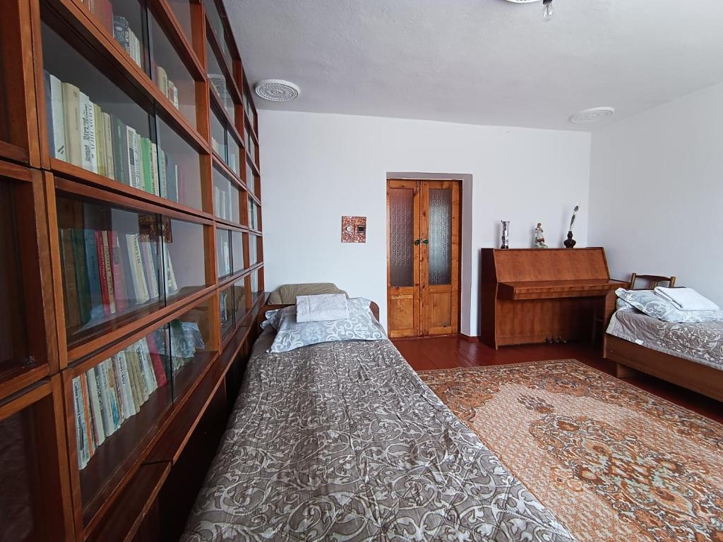 Meerim Guest House - Budget Twin Room