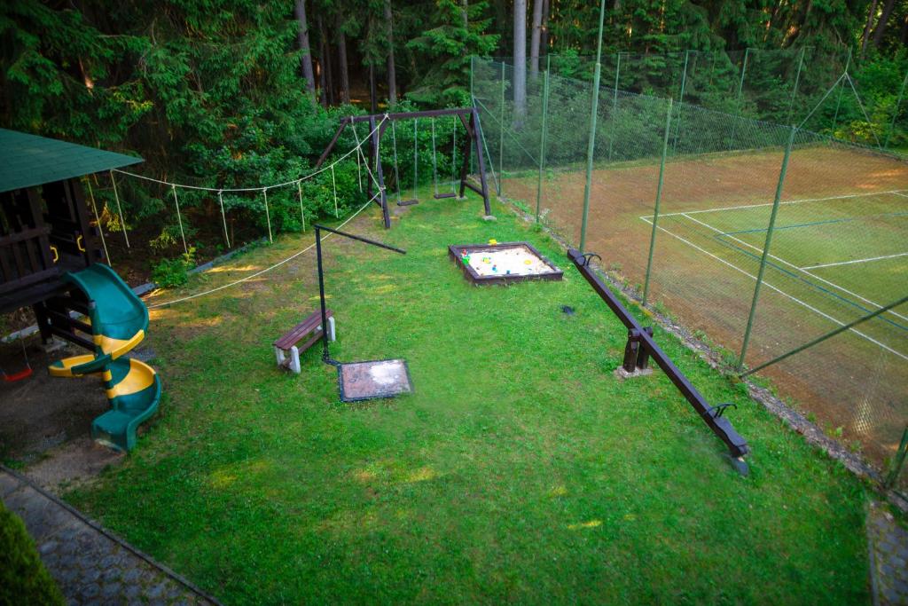 Tenis a/nebo squash v ubytování Komáří Louka nebo okolí