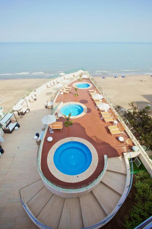 Bazén v ubytování Radisson Cartagena Ocean Pavillion Hotel nebo v jeho okolí