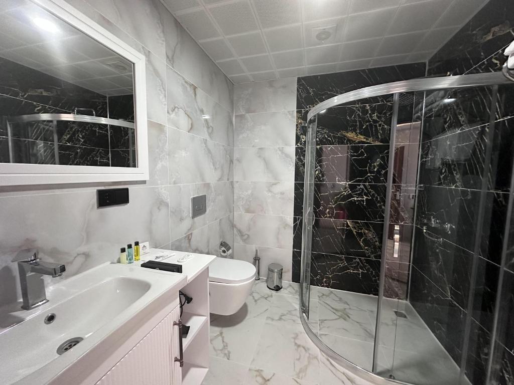 Ванная комната в Beyaz Köşk Hotel & Cafe