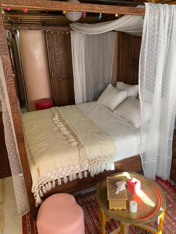 Postel nebo postele na pokoji v ubytování Riad Azurite
