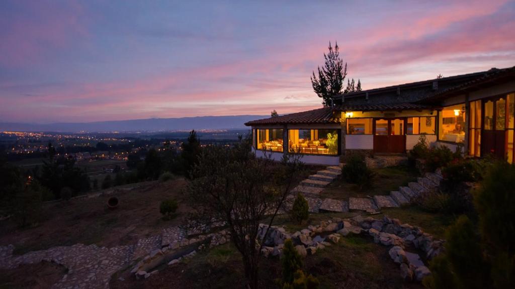 a house on top of a hill at night at Tuki Llajta - Pueblo bonito Lodge in Huancayo