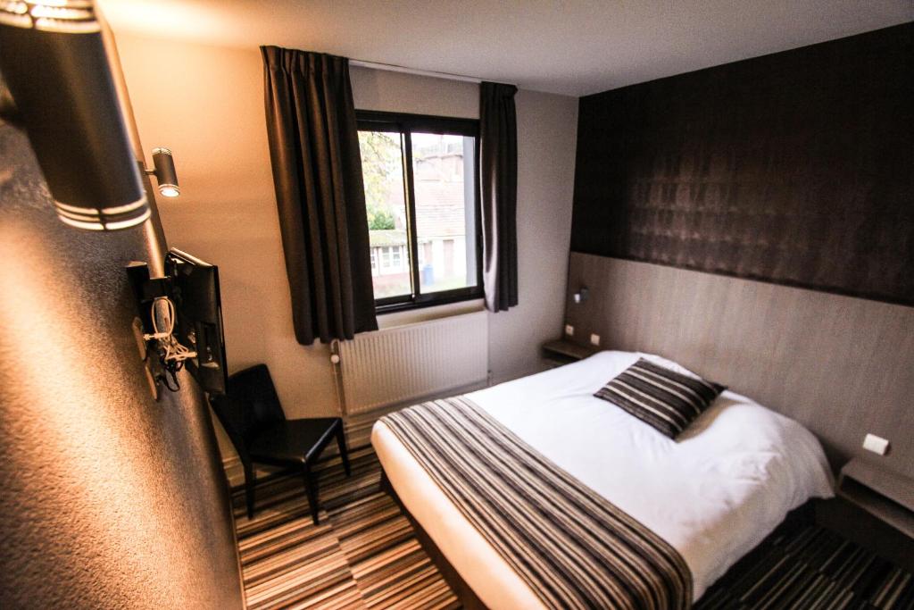 Postel nebo postele na pokoji v ubytování Hotel Bollaert
