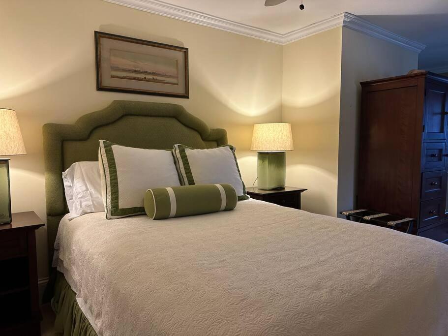 A bed or beds in a room at Lookout Mountain Luxury