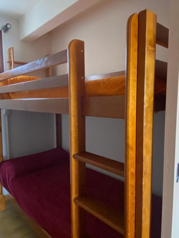 Palanda nebo palandy na pokoji v ubytování Le Cantou - cocon chaleureux