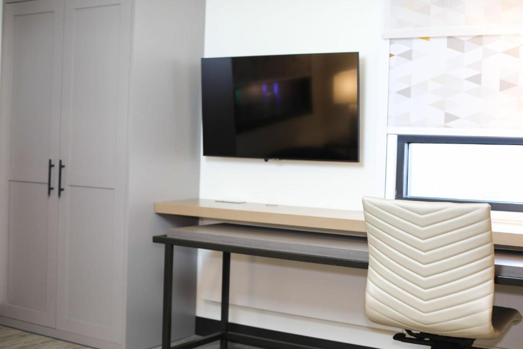 Holiday Inn & Suites St. Cloud, an IHG Hotel - 