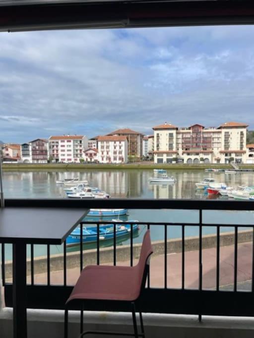 Výhled na řeku, která protéká v blízkosti apartmánu