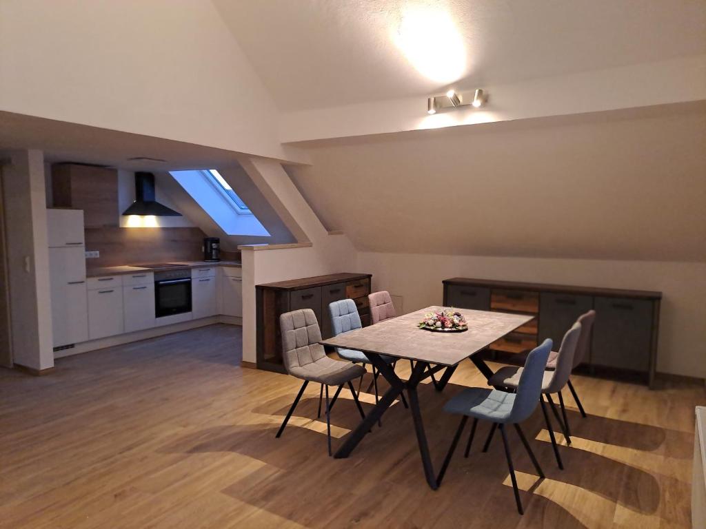 a kitchen and dining room with a table and chairs at Ferienwohnung Natalie in Kaisersesch