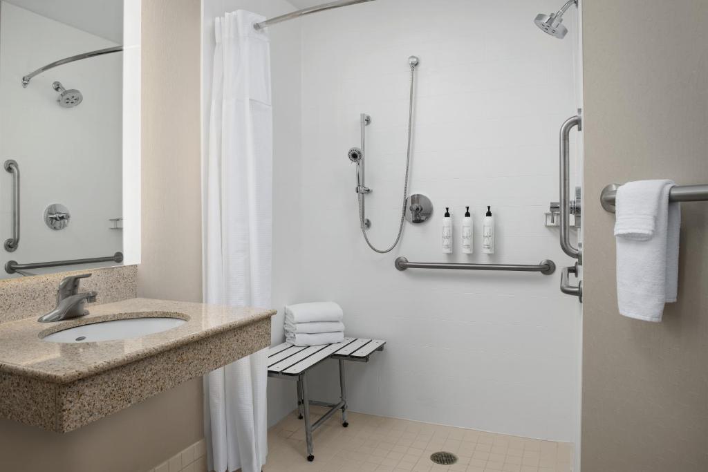 Koupelna v ubytování SpringHill Suites by Marriott Portland Vancouver