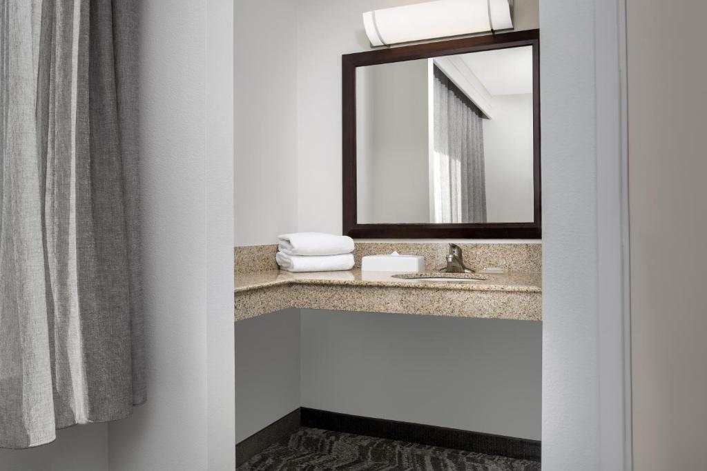 Koupelna v ubytování SpringHill Suites by Marriott Portland Vancouver