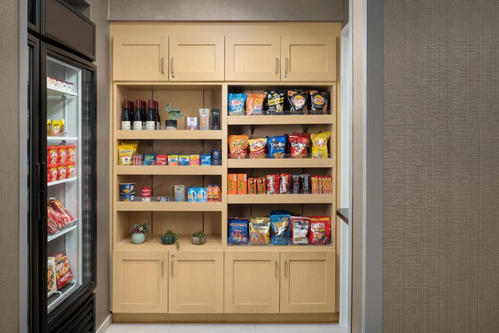 Kuchyň nebo kuchyňský kout v ubytování SpringHill Suites by Marriott Portland Vancouver
