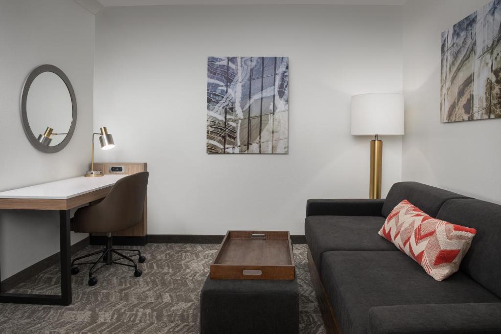 Posezení v ubytování SpringHill Suites by Marriott Portland Vancouver