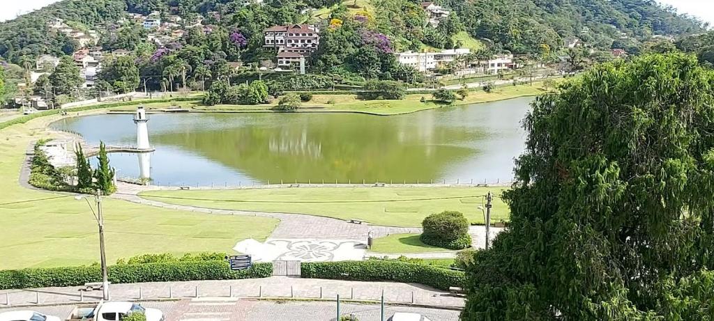 Palácio Quitandinha Espetacular Apartamento com Vista para o Lago - Doble Estudio De Lujo