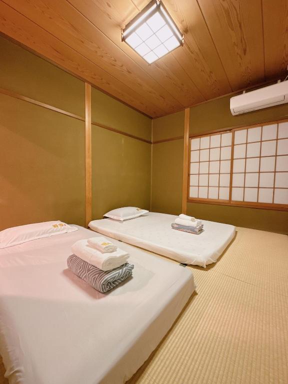 Postel nebo postele na pokoji v ubytování 三米-鶴舞琵琶湖-biwako