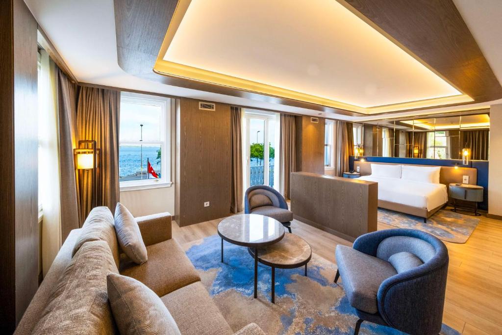 A seating area at Radisson Hotel Istanbul Sultanahmet