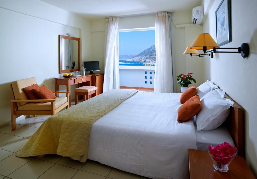 Postel nebo postele na pokoji v ubytování Bali Beach and Sofia Village