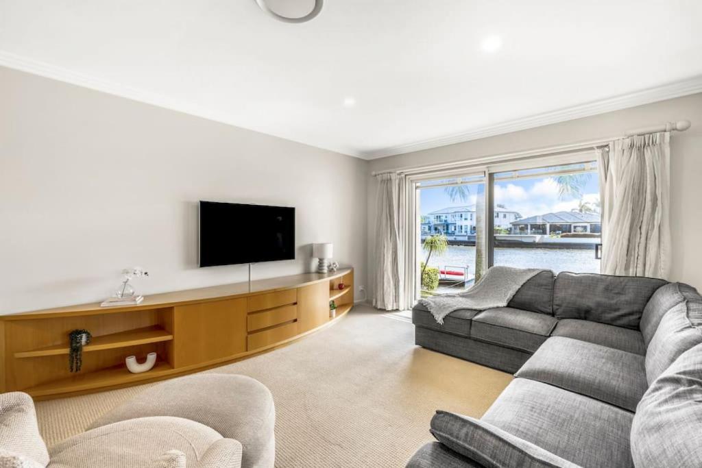 Villa by the Canal Runaway Bay, Gold Coast (updated prices 2024)