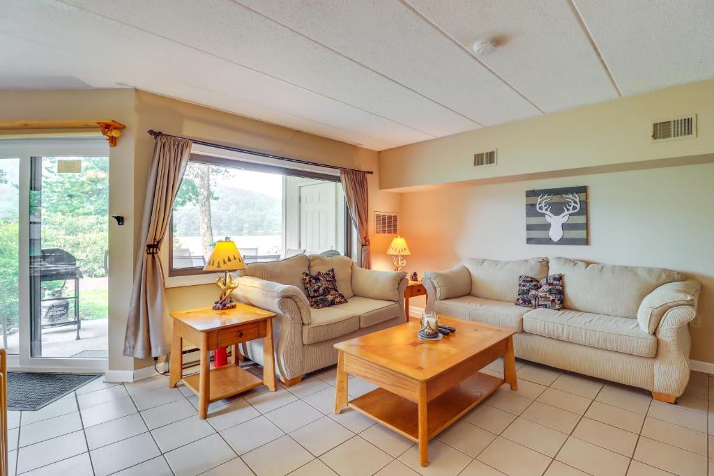 4Season Condo on Big Boulder Lake with Views!, Lake Harmony (updated