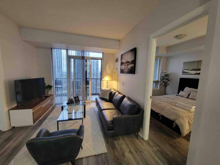 Μια τηλεόραση ή/και κέντρο ψυχαγωγίας στο City Centre Lodge ( Downtown)