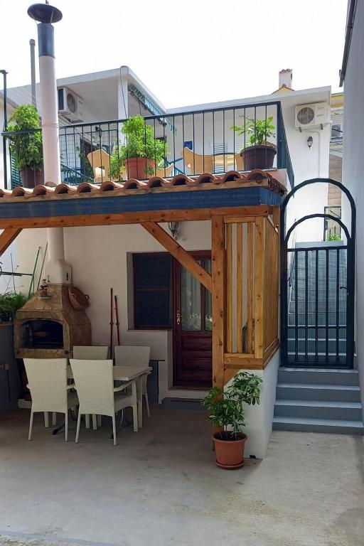 a patio with a table and chairs and a building at Apartments with parking space Baska Voda, Makarska - 2609 in Baška Voda