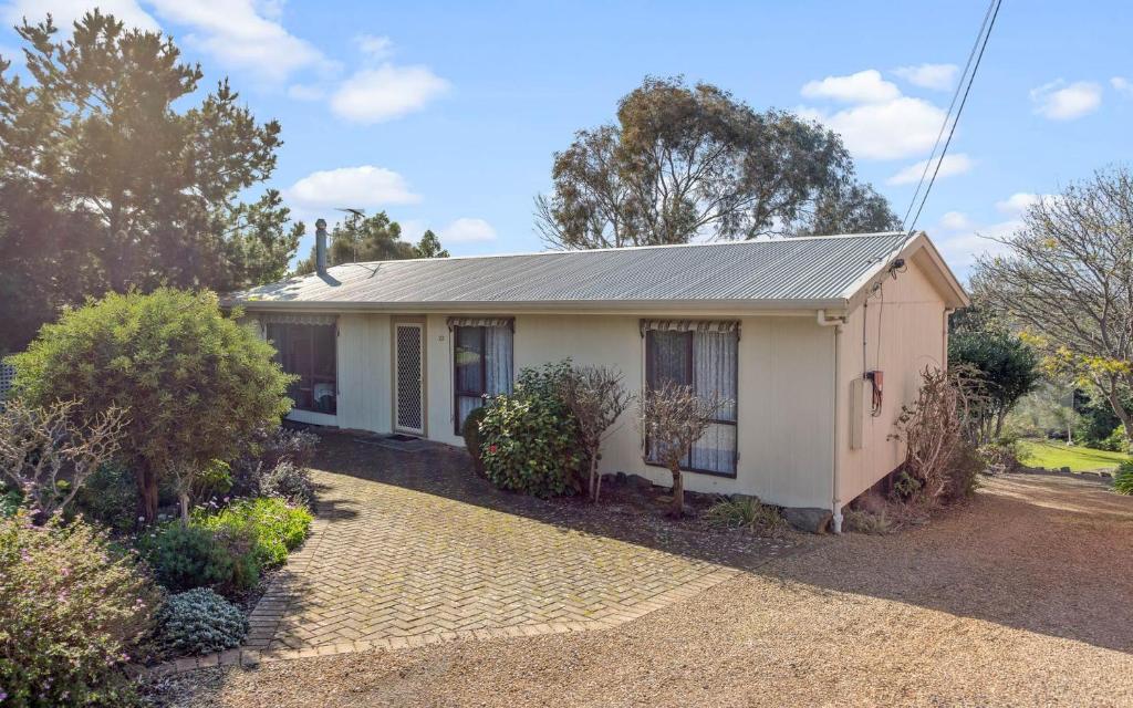 Το κτήριο όπου στεγάζεται  η παραθεριστική κατοικία