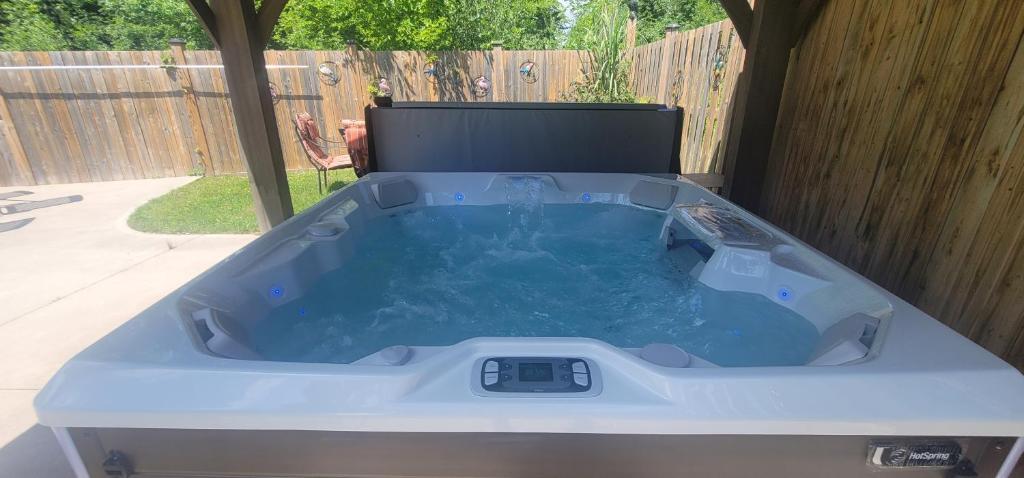 Foto dalla galleria di Niagara Falls Villa with Private pool, hottub, water view and Breakfast a Niagara Falls