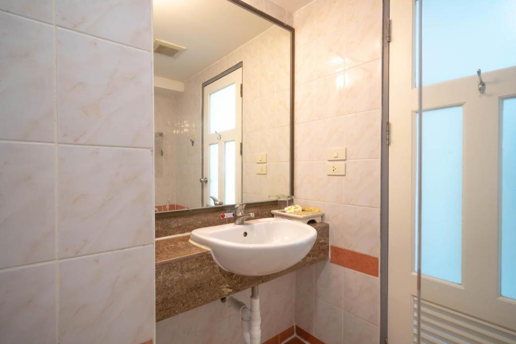 La Vintage Resort - Patong, Phuket - Resim 35