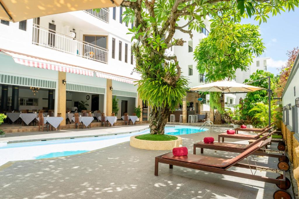Bazén v ubytování La Vintage Resort - Patong, Phuket nebo v jeho okolí