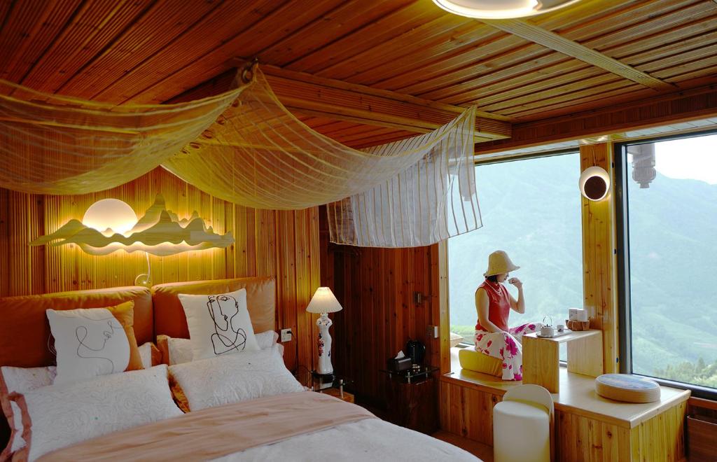 Postel nebo postele na pokoji v ubytování Longji One Art Hotel