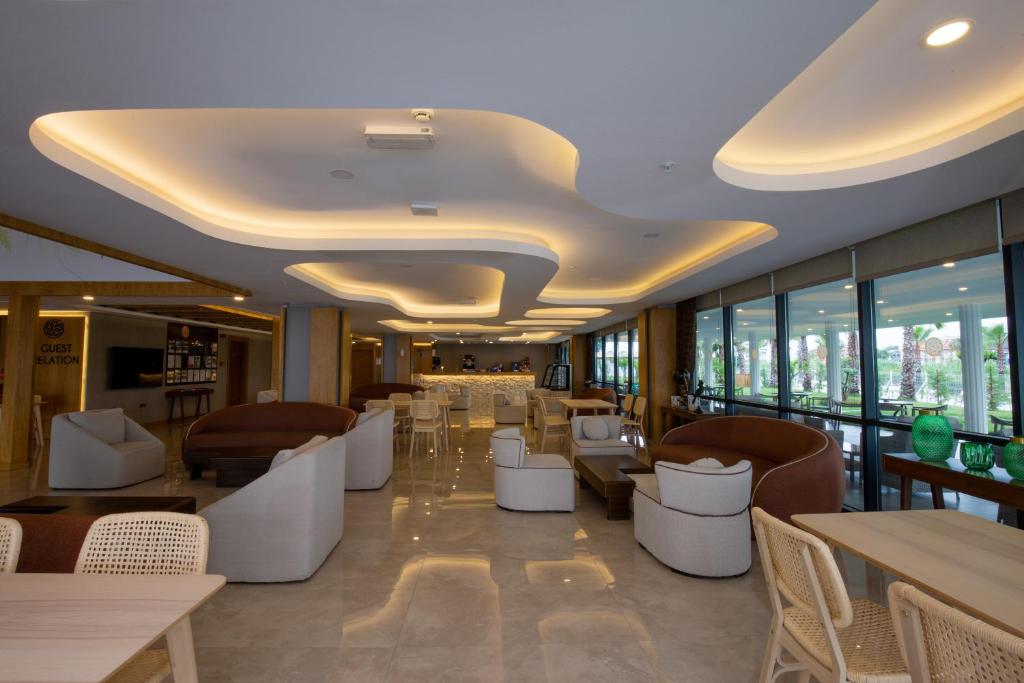 The lounge or bar area at Hane Sun Elite Hotel