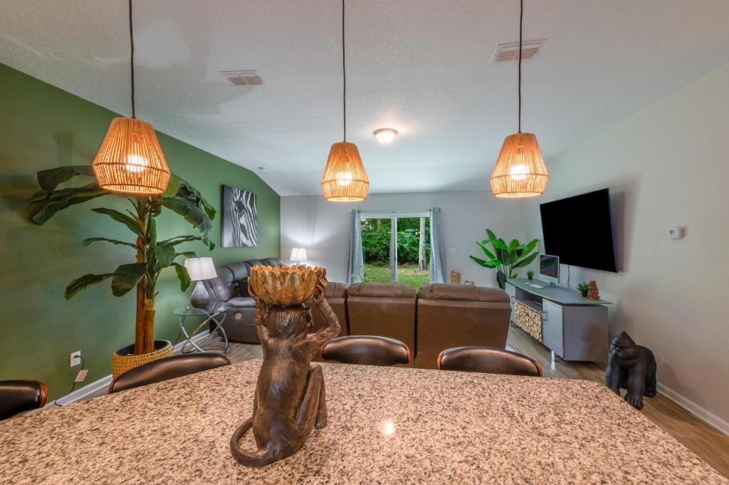 To The Jungle, Jacksonville (updated prices 2024)