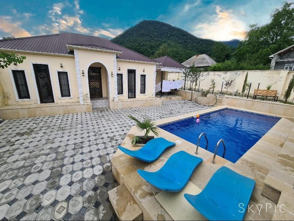 Bassein majutusasutuses Luxury Villa with Mountain scenery või selle lähedal