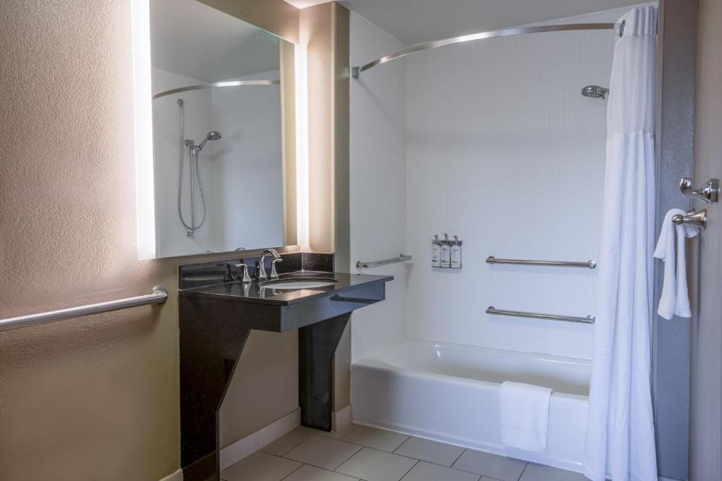 Staybridge Suites Wilmington East, an IHG Hotel - 